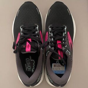 Brooks Women's Athletic Shoes in Black and Pink